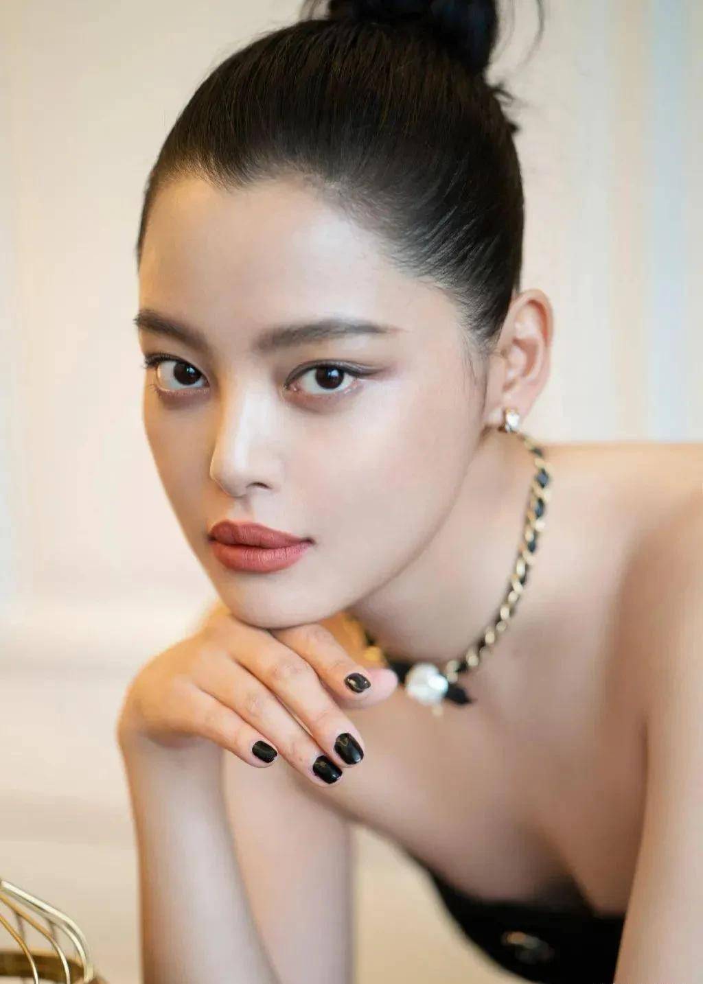 清纯可爱白幼瘦在她们面前不值一提_谭卓_辛芷蕾_专业