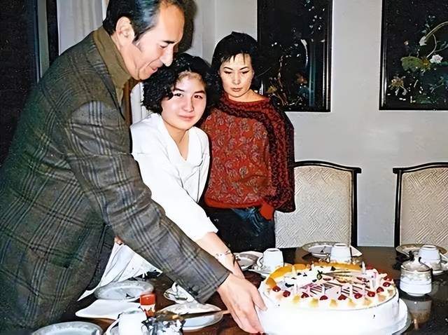 赌王女婿陈子聪患重病,内出血昏迷20多天,术后瘫痪已超两月_何超仪