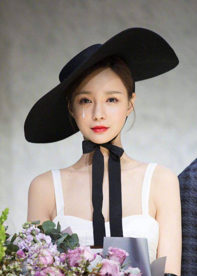 沈梦辰刘海背后竟然是"大光明"?