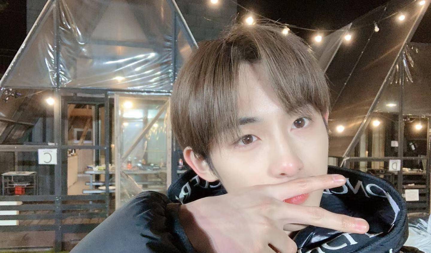 刘令姿改简介强调"单身艺人",回击与董思成,蔡徐坤恋爱的谣言_绯闻