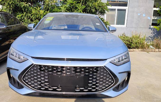 新款比亚迪汉dm-i到店,冰川蓝涂装辨识度高,配置升级,售价厚道