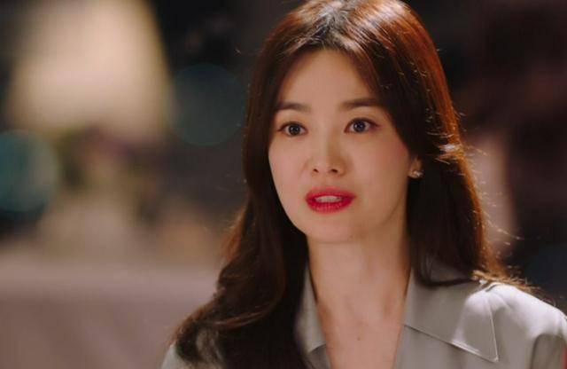 宋慧乔因戏入情的爱情剧一再上演,与小10岁张基龙不谈童话爱情_服装