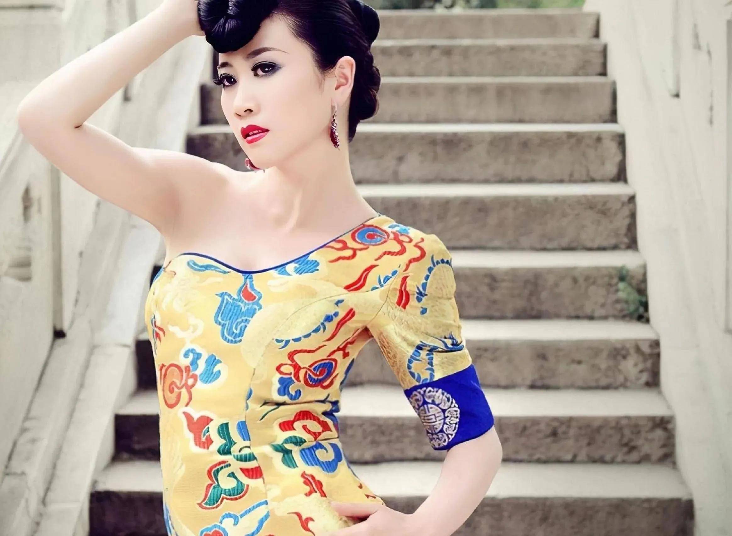 芙蓉姐姐再度更新动态,依旧保持着勾人的好身材_网友_网络_事情