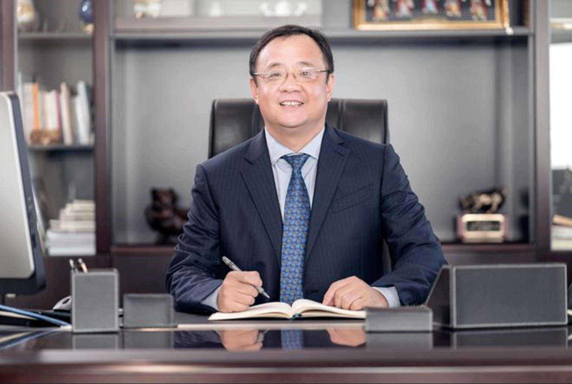 公开资料显示,厦门建发股份有限公司的董事长,法定代表人均为郑永达