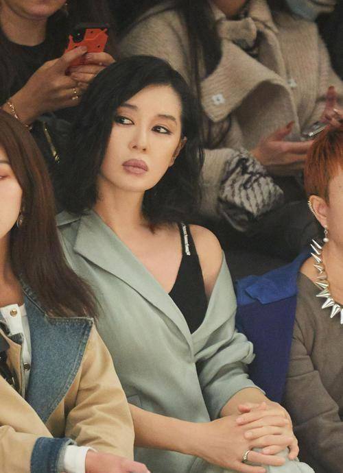 十年拿8个影后,章子怡说不认识,徐峥立马解释:她是真正的演员_余男