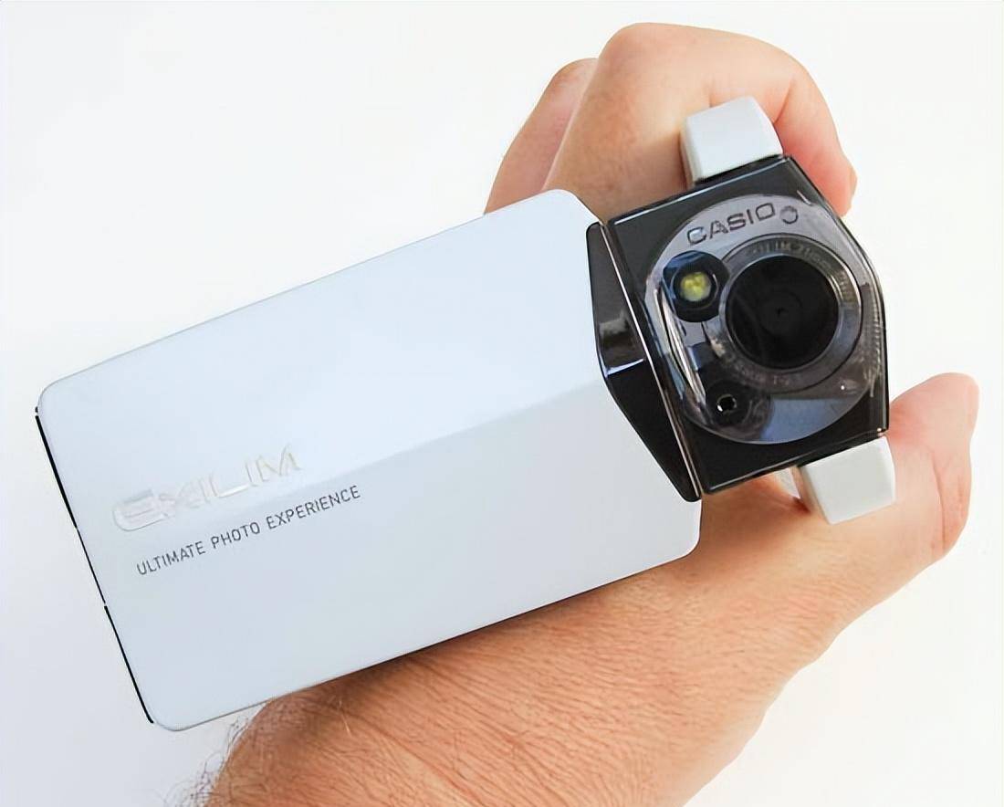 卡西欧tr100并非智能手机,但其独特的外观设计使其成