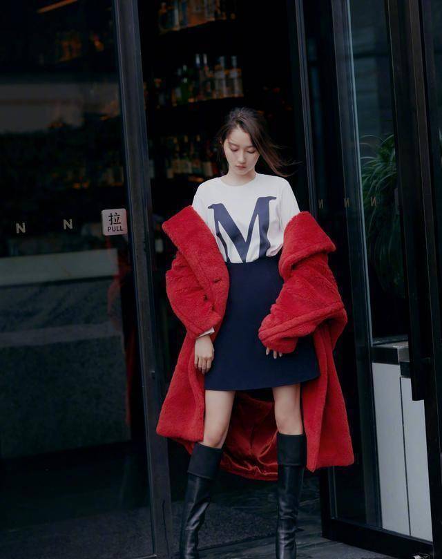 宋妍霏,关晓彤上身philosophy同系列服饰,谁的风格深得你心呢_粉色