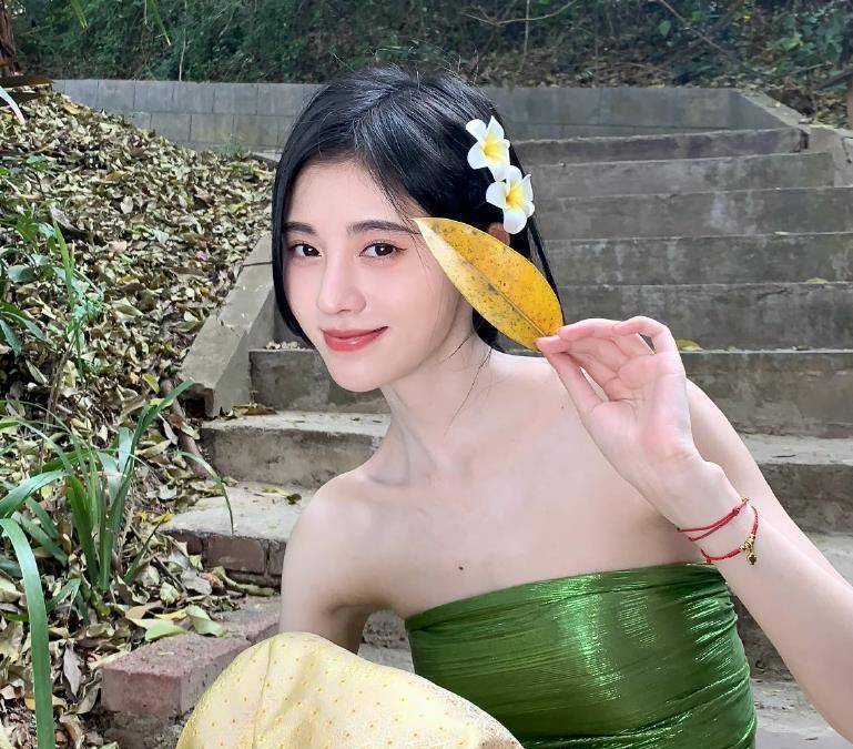 虽鞠婧祎四千年外号一直被嘲,可是比美貌这几年她好像真的没输过_头发