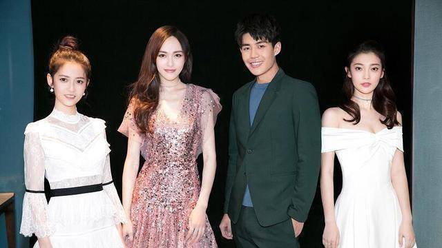 因为优异的表现,在场所有公司都邀请他的加入,但他选择了唐嫣的丰璟