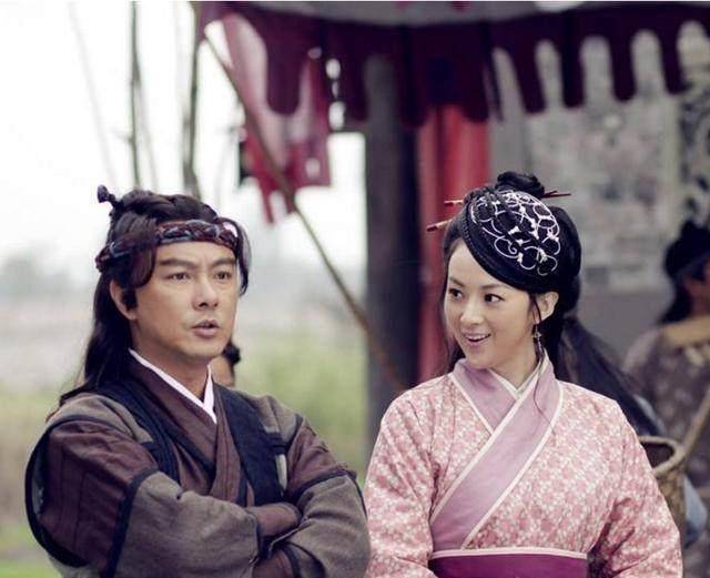 她曾饰演《隋唐英雄》花大脚,长相撞脸章子怡,嫁富豪被宠成公主