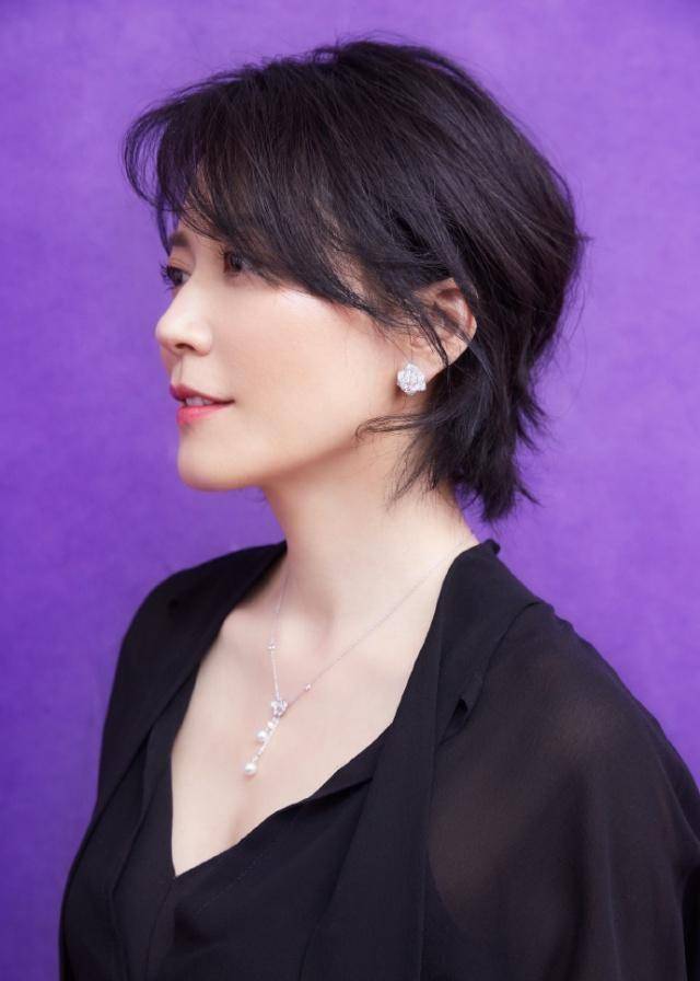 太像了,48岁俞飞鸿气质长相撞上王菲,唯一不同就是单身贵族_慕容秋