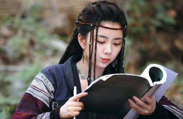 谭松韵新剧待播,民国扮相颇有女侠风度,男主比任嘉伦有魅力_合作_剧中