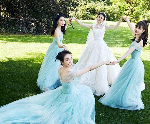同时伴娘服,baby豪华婚礼搭配显廉价,唐艺昕搭配走心!_礼服_草坪_白色