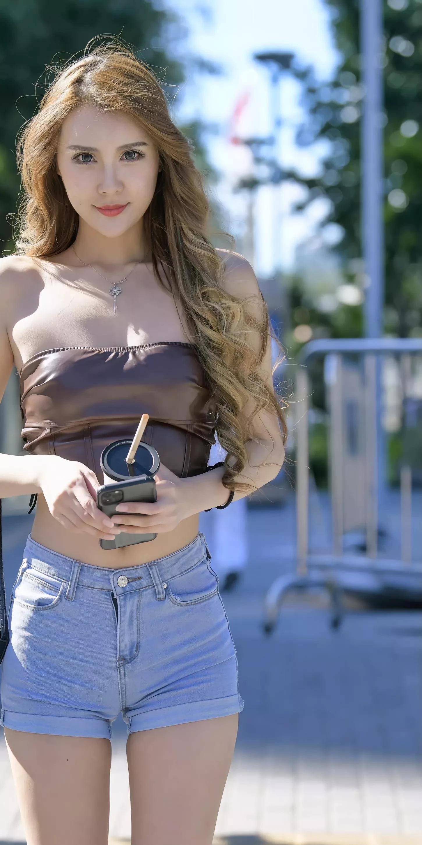 特写：奶油色丝绸面料，具有细腻的纹理和光泽。 壁纸[6e3c1d40af3440888fcd] by Wallpaper HD | WidgetClub, image size:1450x2899