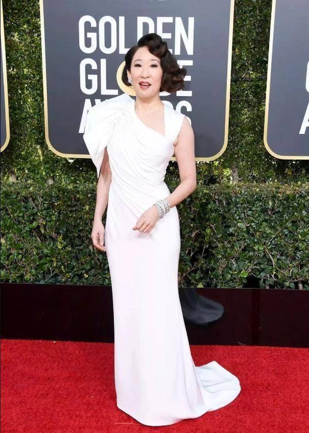 吴珊卓这张东方面孔在金球奖上风光无限,除了用英文感谢父母,她还用