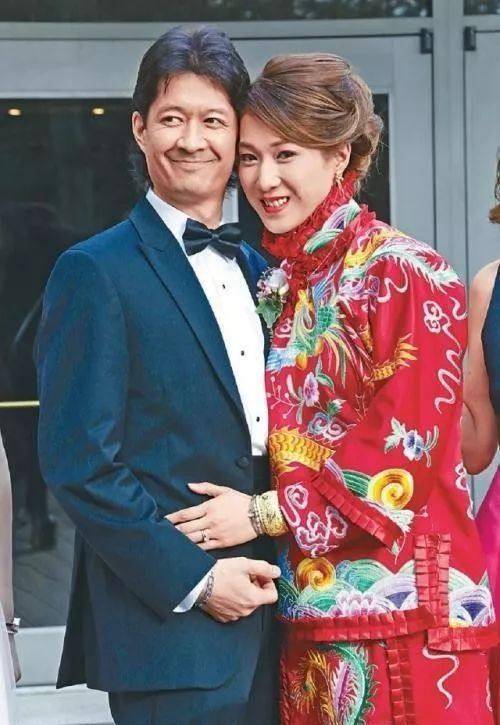 一代女神钟嘉欣在2016年结婚后开始就淡岀萤幕,与丈夫jeremy努力造人