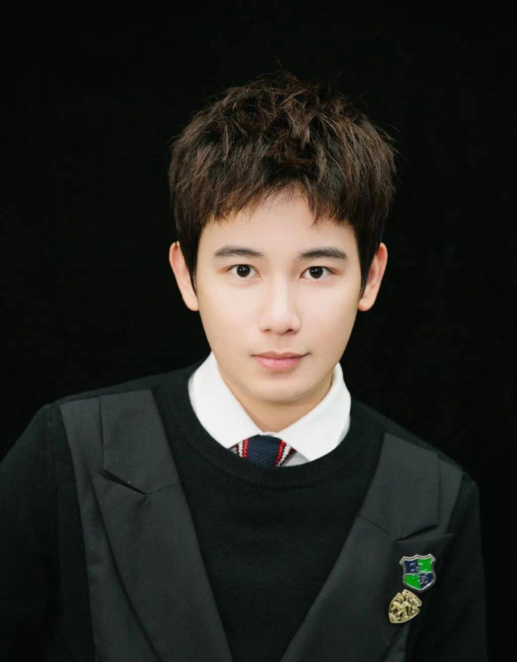 胡先煦私生活?流金岁月刘诗诗?朱一龙?小四女友?_演技_热度_谢章娱