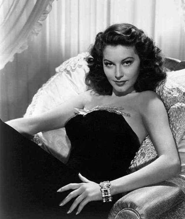 却嫁给大她20岁的男人,几十年后人们明白了_贝蒂_布鲁斯_密码