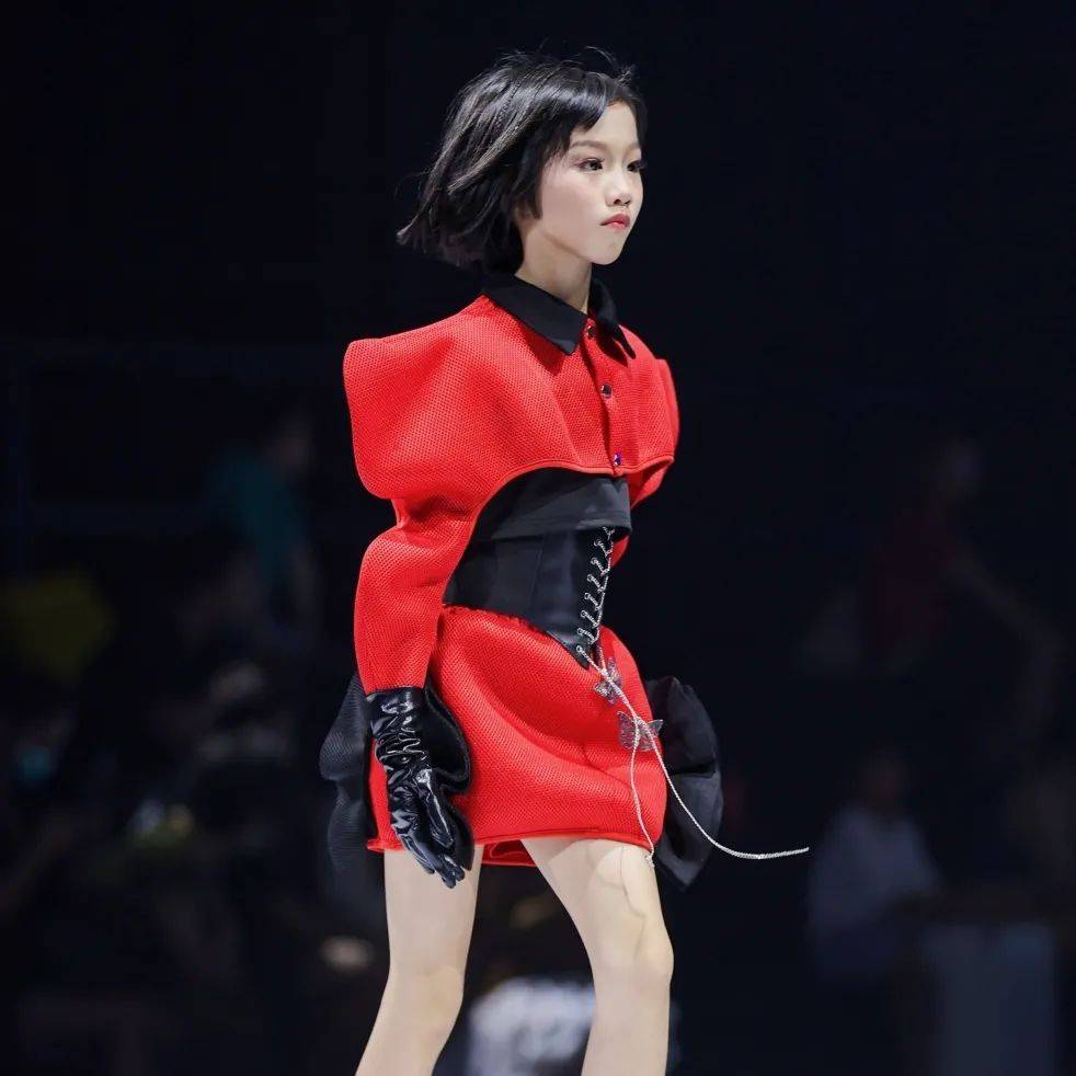 【少儿组冠军-刘梓莹】第四届《超级童模》广东总决赛_星酷_深圳市