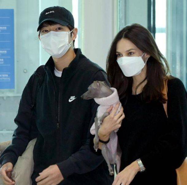 宋仲基老婆顺利产子,女方在老家罗马坐月子,男方家人24小时照顾_孩子