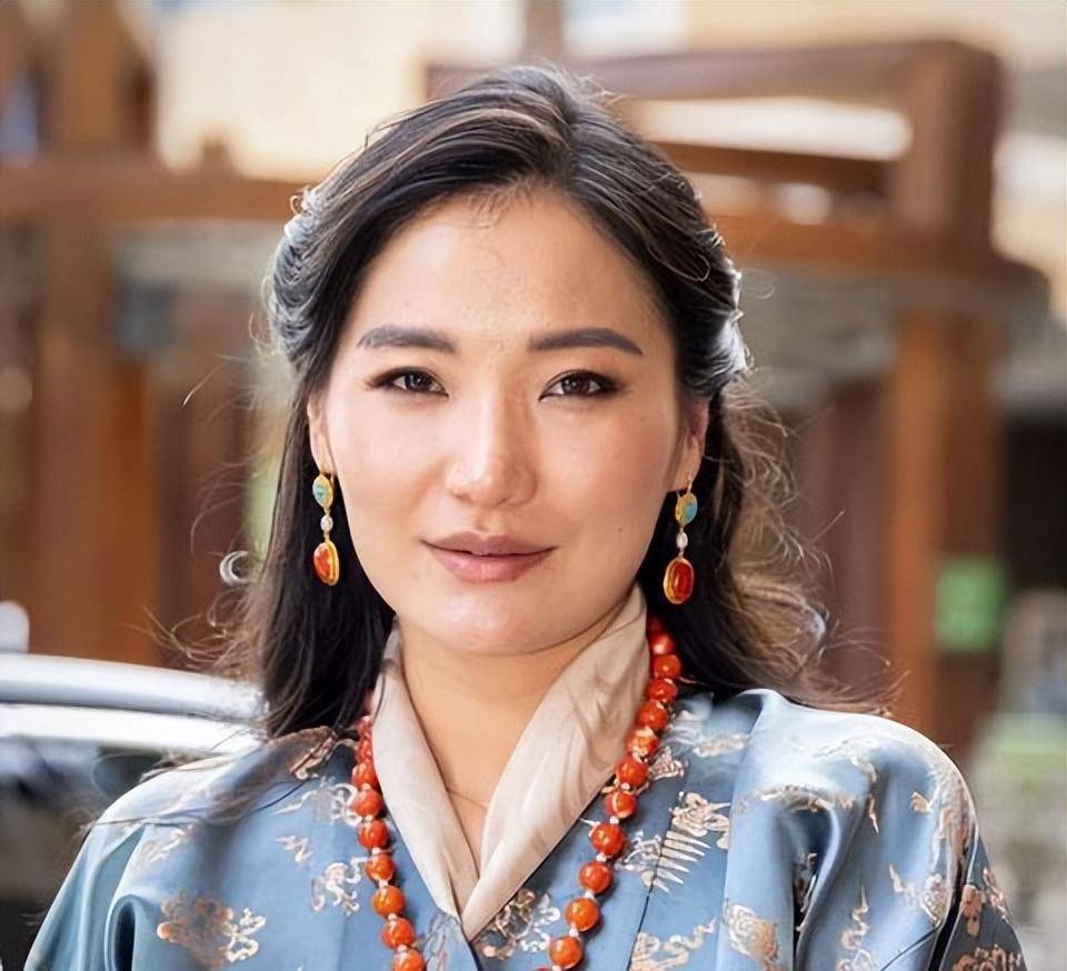 不丹王后现代装图片