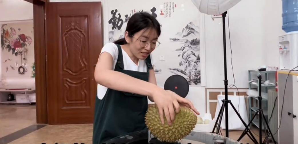 网红小月月离开两个月后,涛子宣布女儿幸福,网友:天使回来了_榴莲