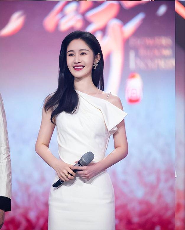 值得一提的是,刘烨与梁田,沉梦辰,靳梦佳并称为"四小芒果花".