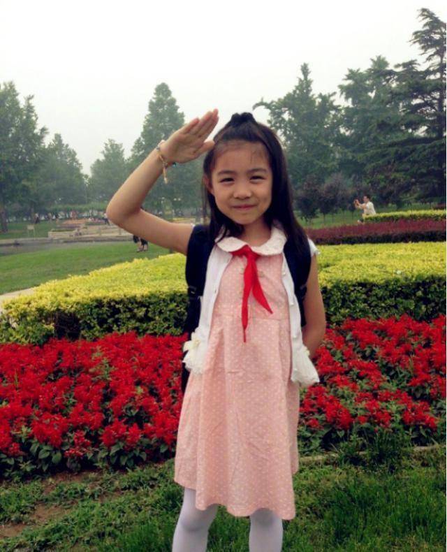 汪峰的外形不出挑,但鼻梁高嘴唇薄.葛荟婕模特身材大长腿.