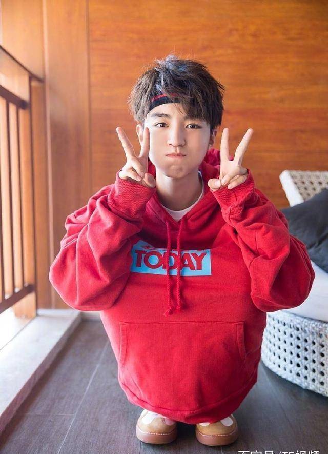 王俊凯的脚,王源的表情,都证明他们是最可爱的人,千玺不一样_孩子