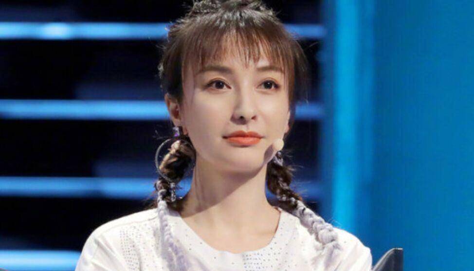 王一博吴昕首次合作,眼神温柔出奇般配,但双方私下态度很不一样_剧照