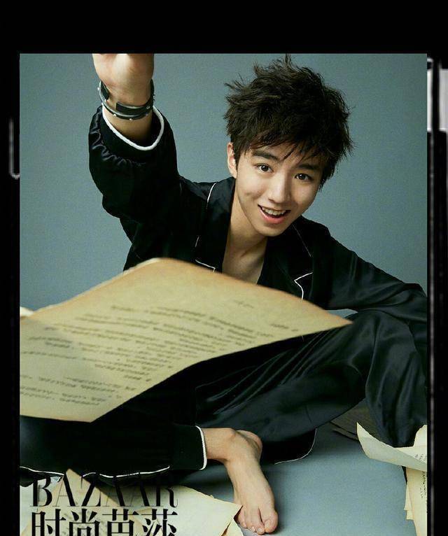 王俊凯和王源分别登上两个知名杂志内页,而两人装扮大有不同_镜头