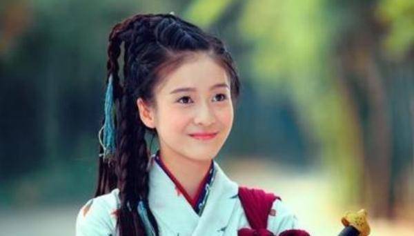 郭芙从小都是备受宠爱的,因为她出生的时候,父母还在家中,所以对她的