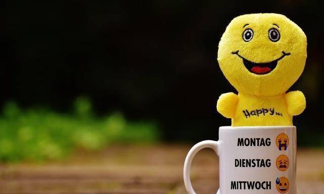 为什么聊天发微笑的表情不友好?网友:邪恶又含义无穷,克制中!