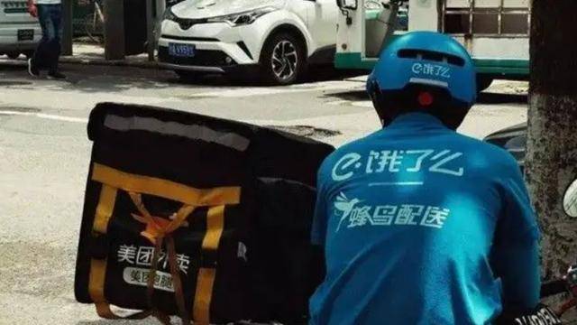 2021年，江苏一外卖员，工资被扣5000，多次讨要未果无奈点火自焚