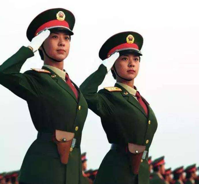 99年大阅兵仪式上,那对火遍全国的双胞胎姐妹,如今现状如何?