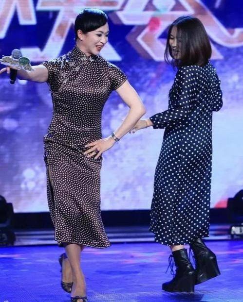 有一种时尚是金星穿旗袍,女人味十足_那英_移动_的设计