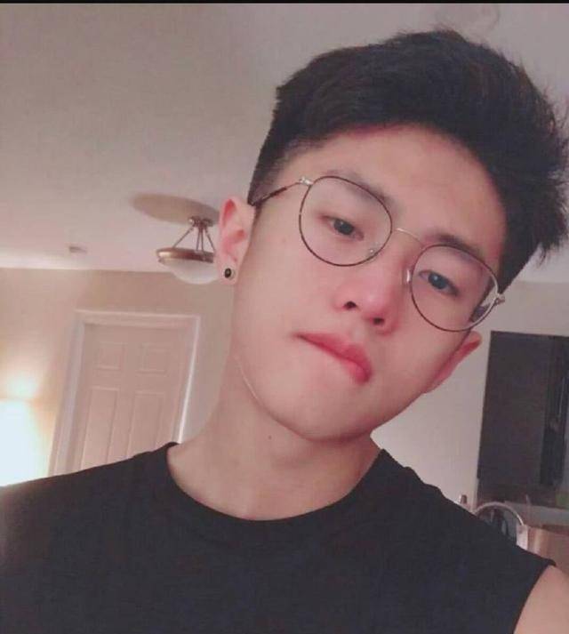 武艺与弟弟武星开视频兄弟感情好到爆,一个热搜炸出许多8年老粉_吐槽