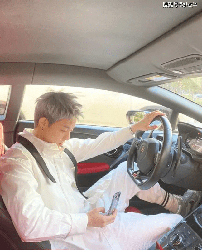 原创            和阿娇传绯闻的皇甫圣华：曾多次陷三角恋，让郭碧婷做“小三”？-皇甫圣华家境