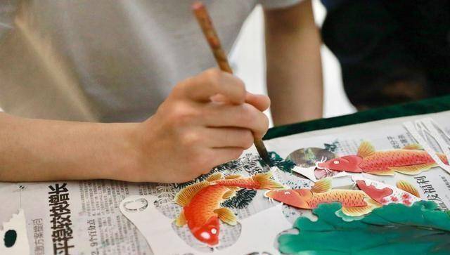 肖战穿益字公益衫少年感满满,出席活动礼仪规范颜值吸粉品行固粉_那英