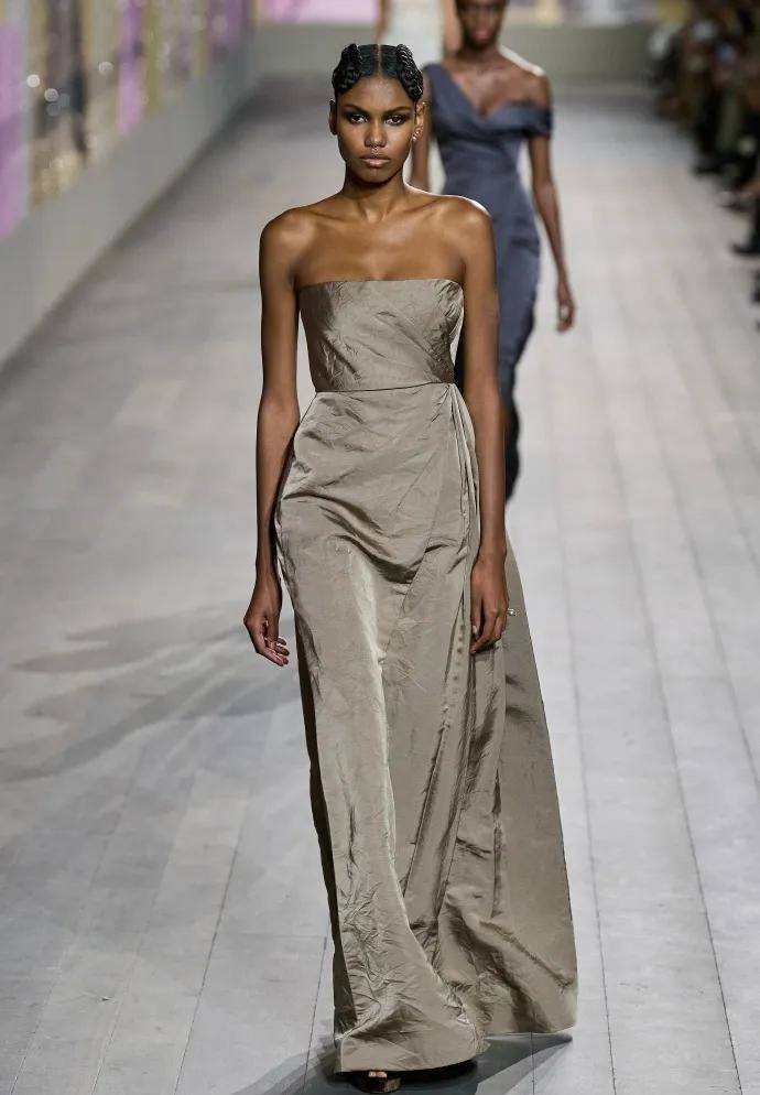 狼王殿下来了!迪丽热巴t锦绣四月刊封面气场十足!_时尚_品牌_杂志