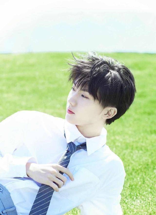 想和马嘉祺握手,结果被误会_招商会_会上_动作