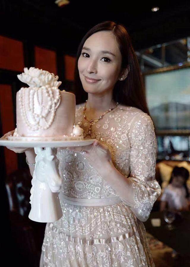 吴佩慈收准婆婆两千万钻戒,自称受未婚夫一家百般宠爱_崔丽杰_人民币