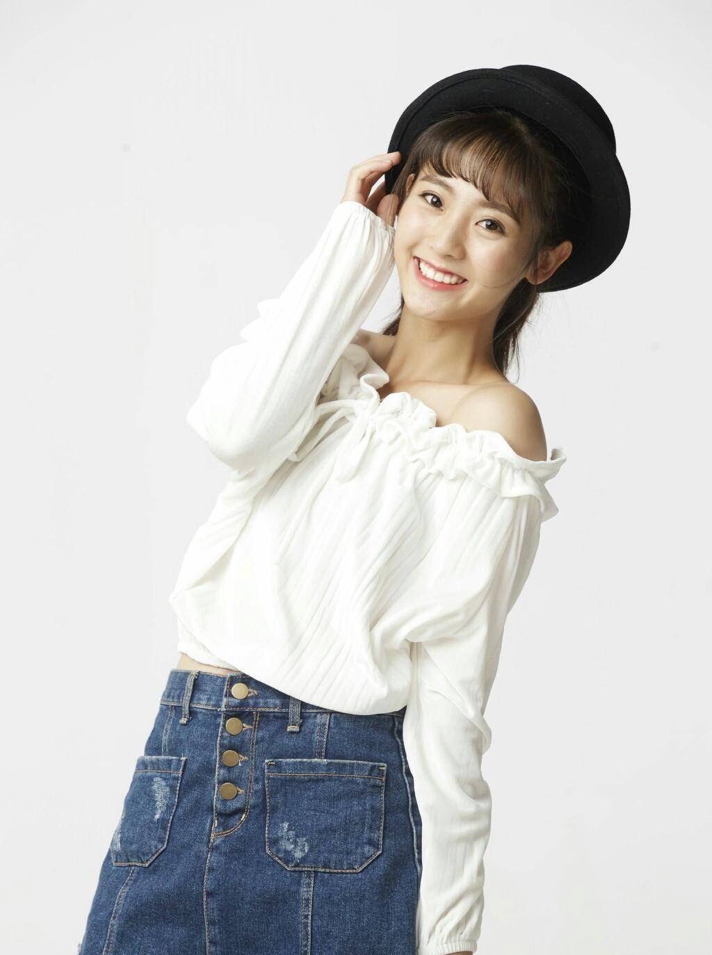 演《小时光》一炮而红,今穿白色隔断裙美成公主,看得想恋爱了_邢菲_一