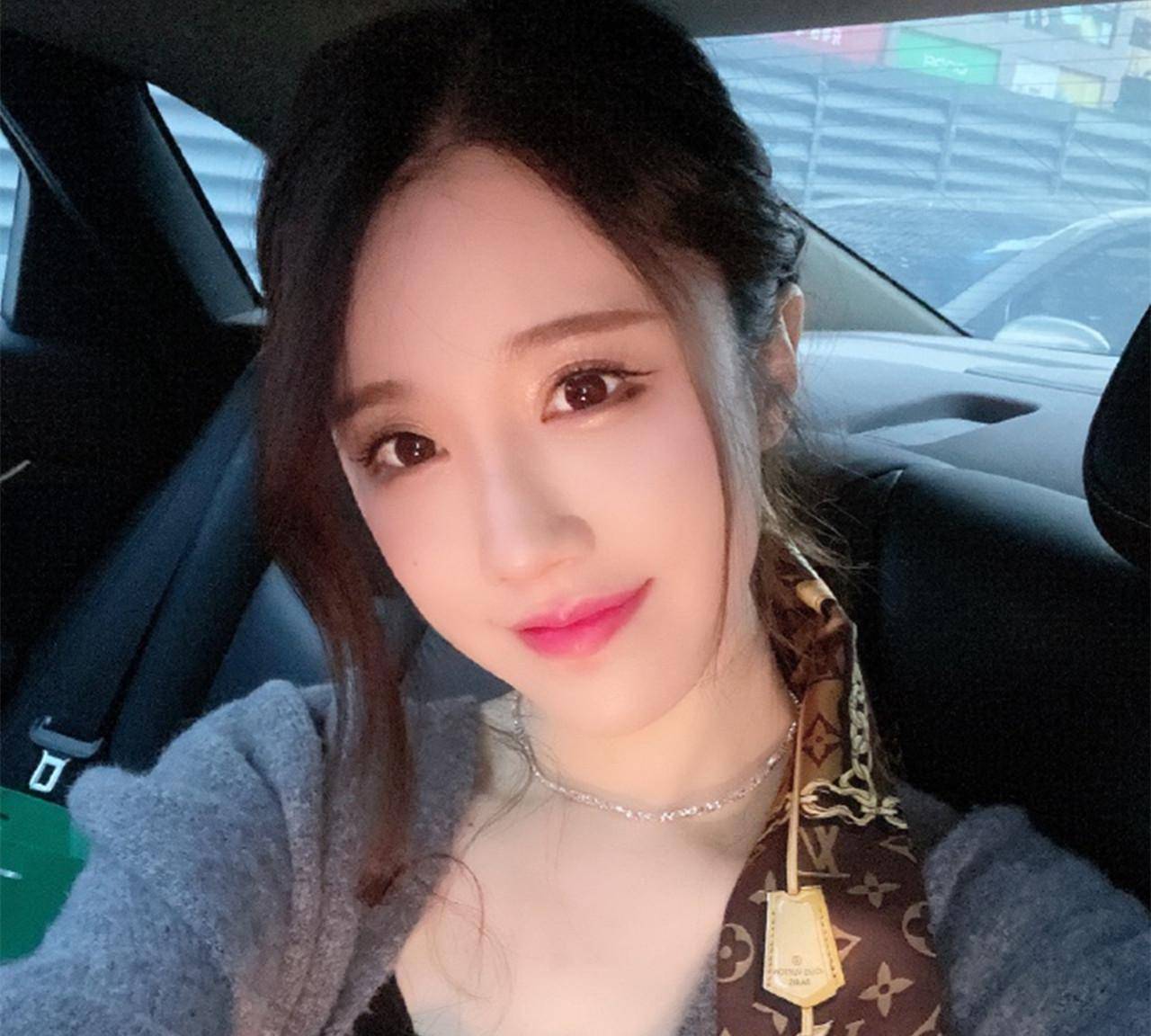 面对3600万天价违约金轩子选择妥协,网友怒了_直播_二次元_这是因为