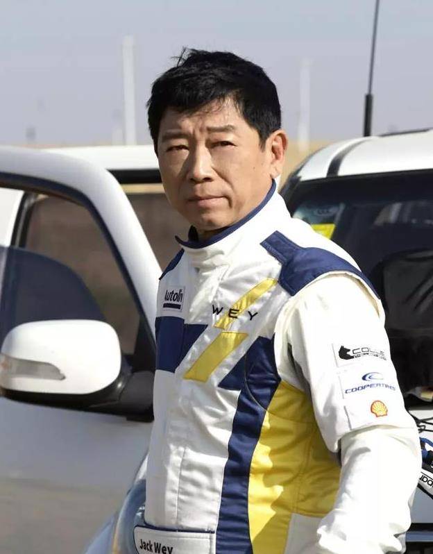 丰田章男在清华漂移,魏建军在阿拉善飙车,车企掌门人都是车神?