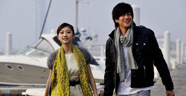 杨幂景甜唐嫣都红了,她却只能靠别人的前男友上热搜_赵奕欢_校花_初代