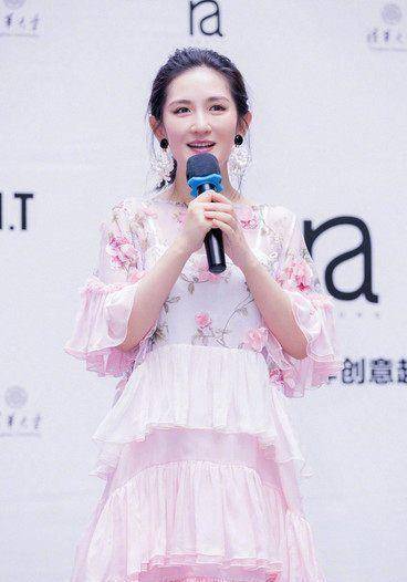 网友:谢娜记住你了_节目_穿着_衣服