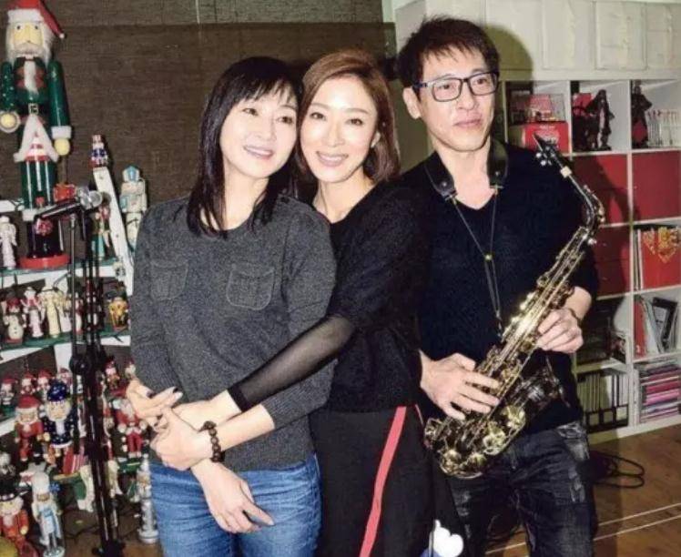 万绮雯罕露面,曾传甄子丹为她分手,她却闪婚嫁他人_吕颂贤_马小玲