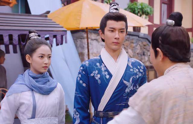 说实话像于朦胧这种浑然天成的,连古装都挡不住的人工智能感,不演五竹