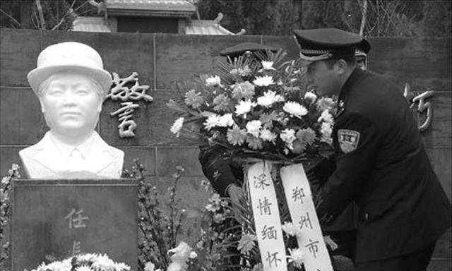 任长霞丈夫,为老百姓免费打官司,08年去世与爱妻合葬,年仅45岁